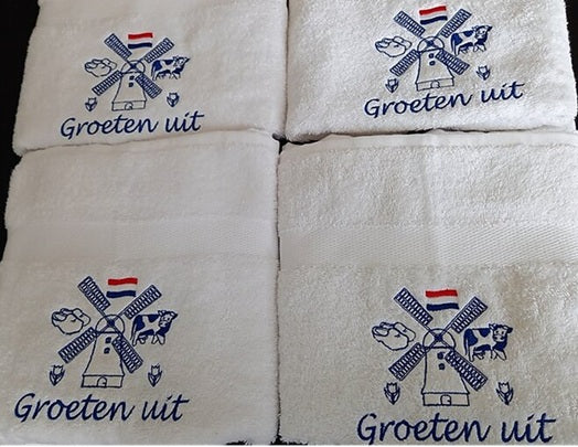 Handdoek met Molen en Naam een Typisch Nederlands Cadeau