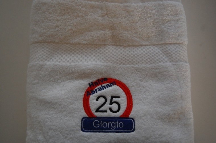 Halve Abraham 25 jaar handdoek met naam