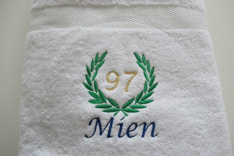 Handdoek met naam en leeftijd in lauwerkrans