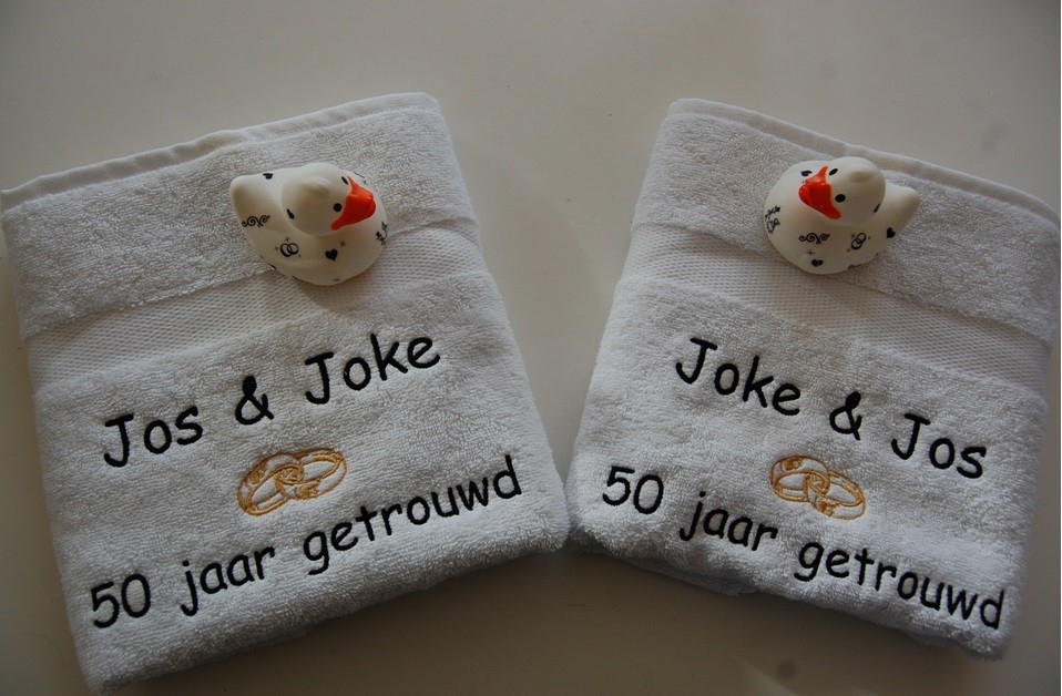 Verbazingwekkend Handdoek jubileum getrouwd cadeau - BorduurKado.nl Voor elke MQ-35