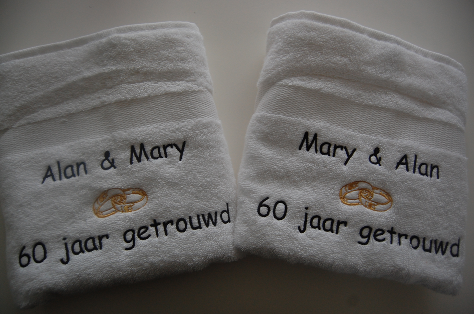 Wonderbaarlijk Handdoek jubileum getrouwd cadeau - BorduurKado.nl Voor elke CU-56
