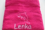 donkerroze handdoek met naam en afbeelding