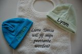 Babymuts met naam lime groen maat 50-56_