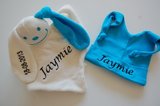 Babymuts donkerblauw met knoopjes 50/56 met naam_