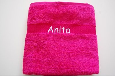 Carrière Reparatie mogelijk Dakraam Handdoek met naam donker roze | Fuchsia roze handdoek - Borduur Kado