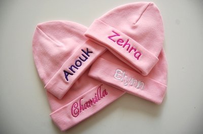 babymuts met naam roze