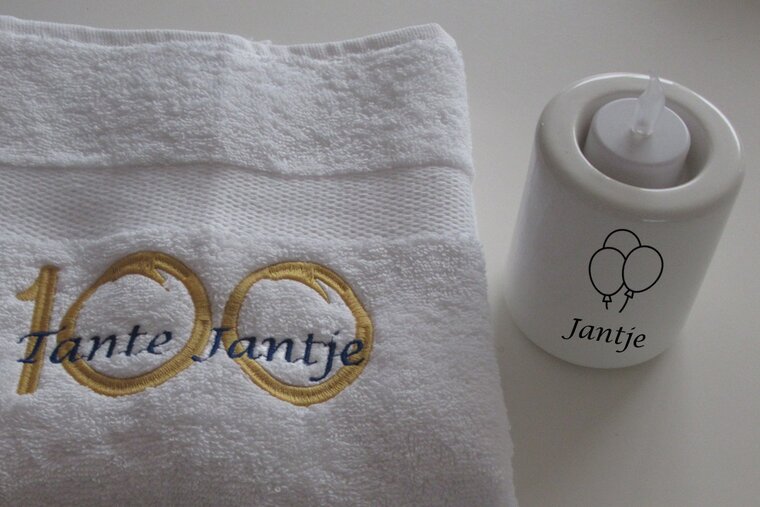 100 jaar cadeau met naam en leeftijd