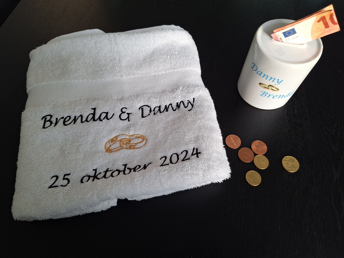 Handdoek met namen en trouwdatum