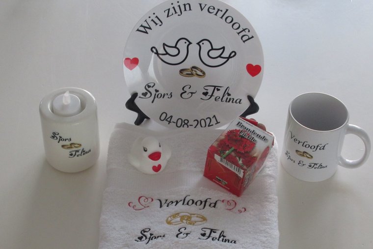 Verloofd Cadeau met Namen