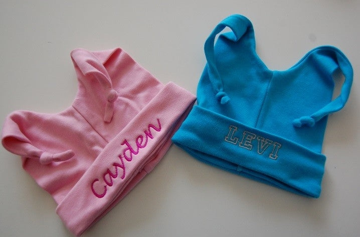 Baby mutsjes met knoopjes voor boy en girl