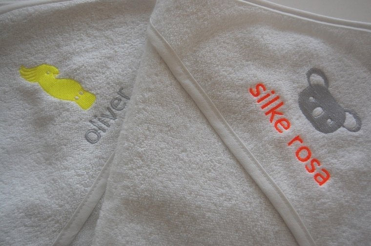 Badcape met eigen afbeelding of geboortekaartje