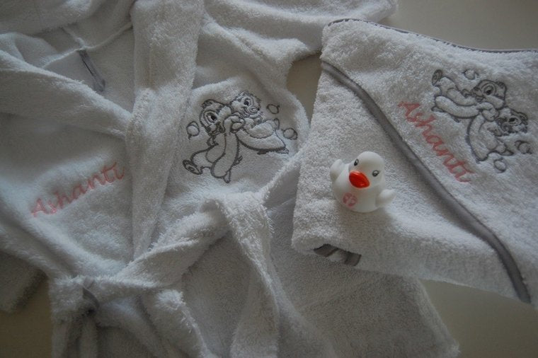 Badcape met eigen afbeelding of geboortekaartje