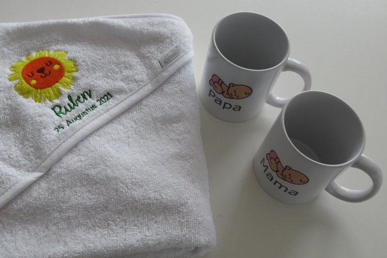 Badcape met eigen afbeelding of geboortekaartje