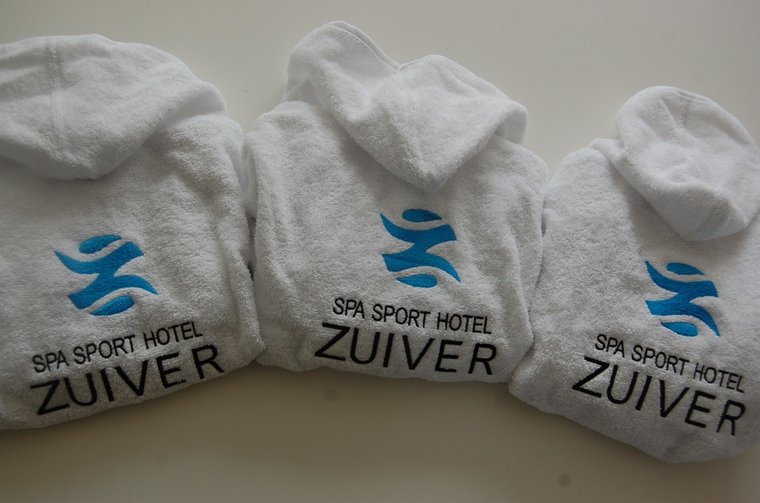 Badjas met naam en logo