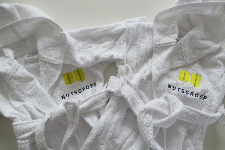 Badjas met naam en logo