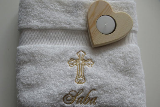 Doop cadeau | Handdoek met kruis en naam.