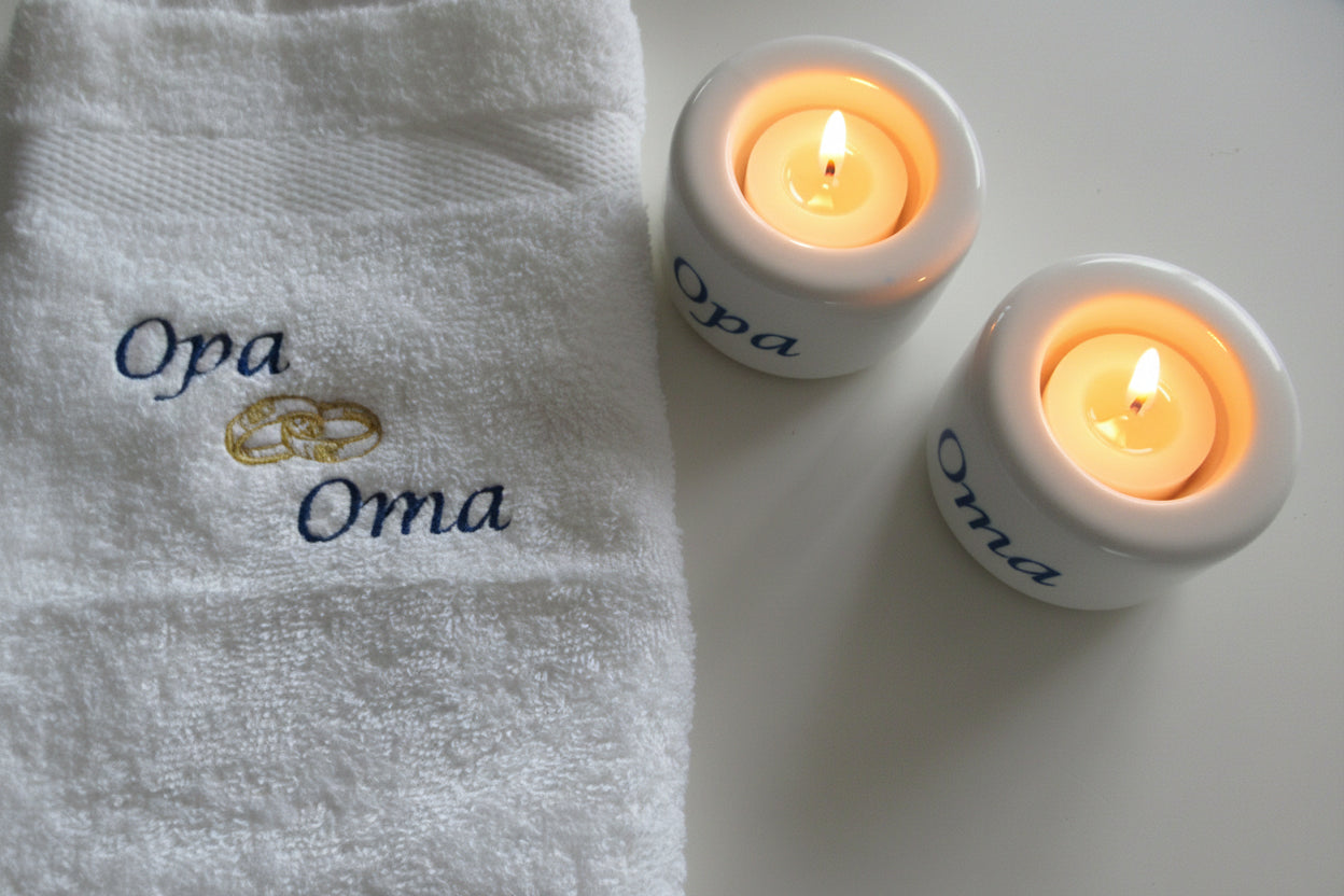 Gastendoek en waxinelichthouders met tekst Opa en Oma
