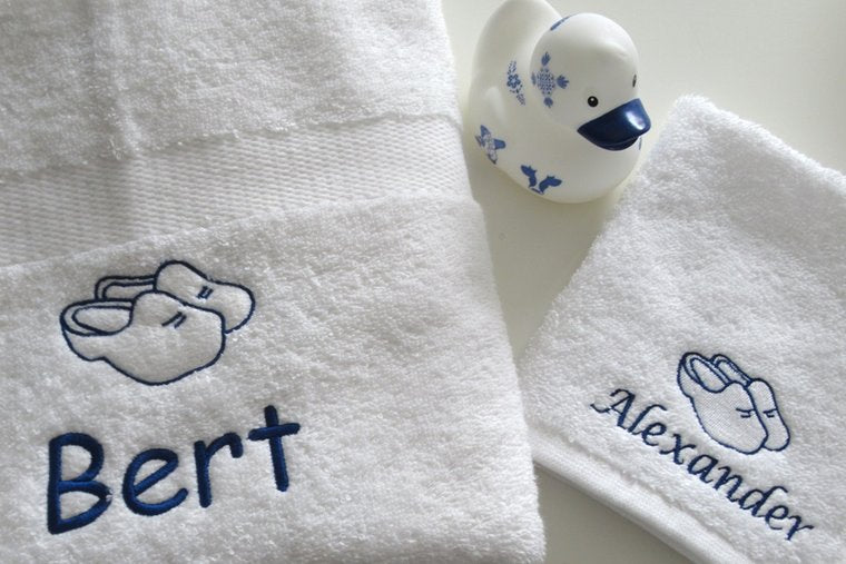 Delfts Blauw Cadeau – Handdoek met Naam en Hollandse Symbolen