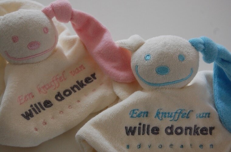 Knuffelpoppetje met Logo