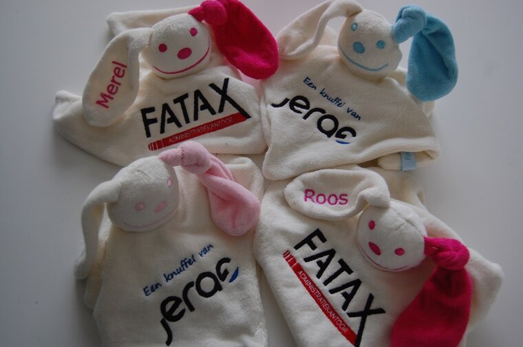 Knuffelpoppetje met Logo