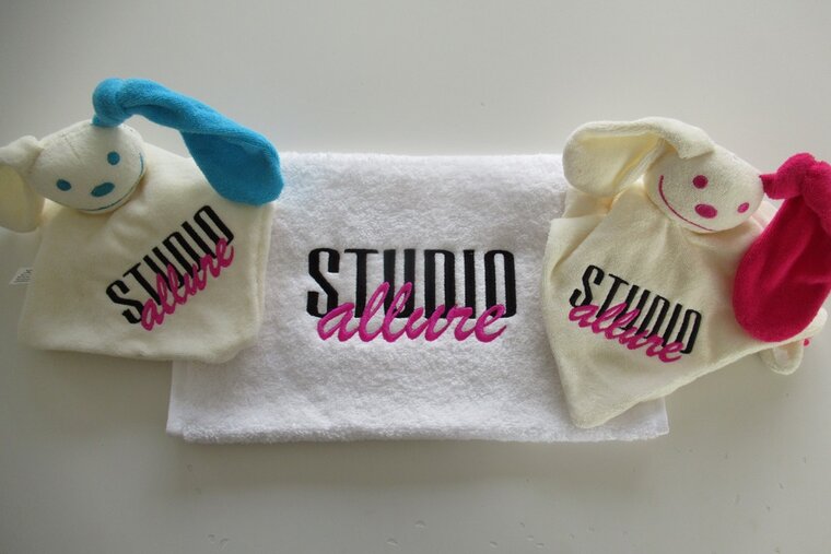 Knuffelpoppetje met Logo