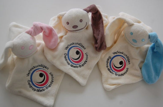 Knuffelpoppetje met Logo