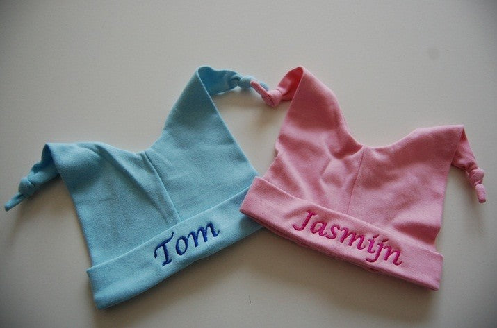 Mutsjes met knoopjes bestellen