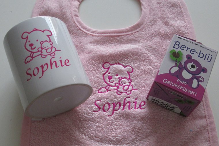 Roze slabber met naam en afbeelding