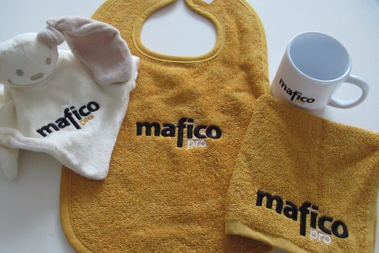 Kinderdrinkmok met Logo