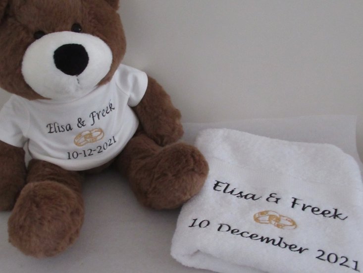 Huwelijksknuffel met Namen & Trouwringen