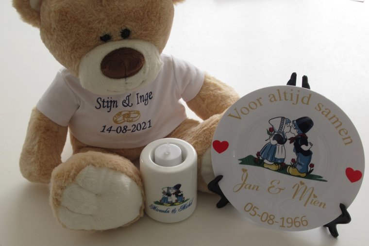 Huwelijksknuffel met Namen & Trouwringen