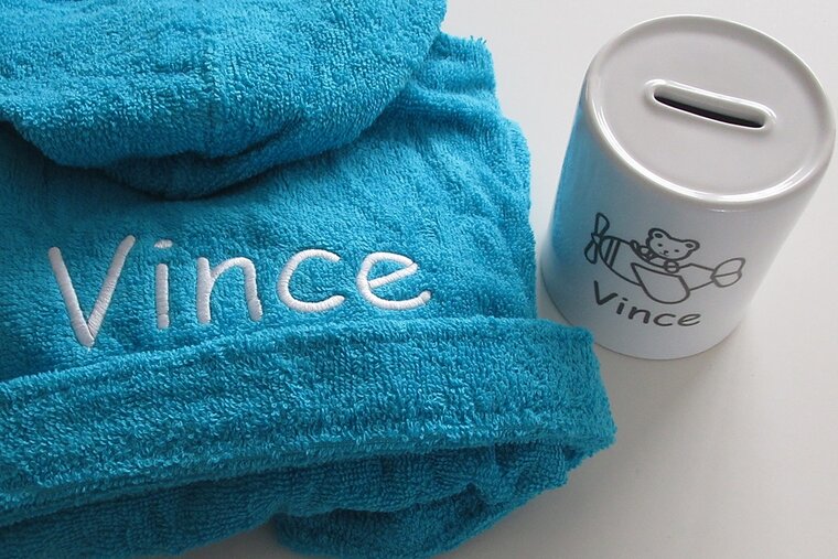 Baby badjas 0-12 maand met naam groot geborduurd op de achterkant