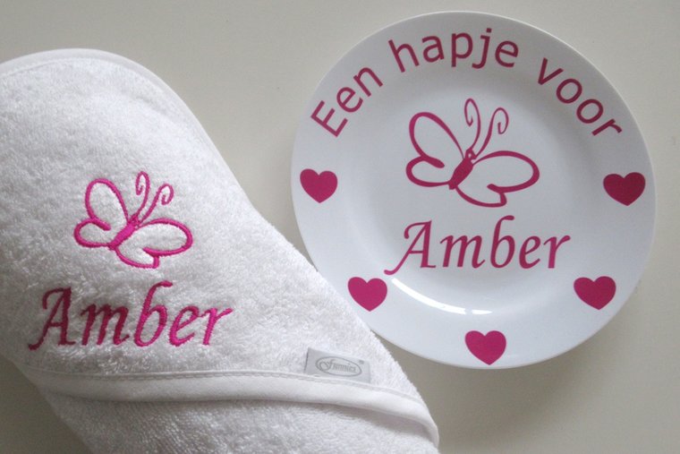 badcape met naam geborduurd