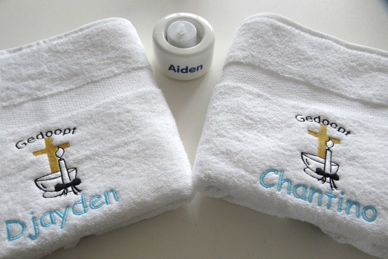 Doopcadeau Handdoek met ‘Gedoopt symbool met Naam