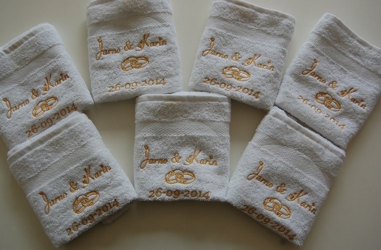 Gastendoek met namen en trouwdatum