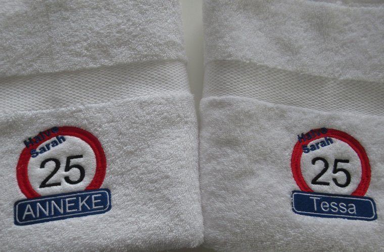 Halve Sarah 25 jaar handdoek met naam