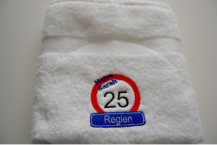 Halve Sarah 25 jaar handdoek met naam
