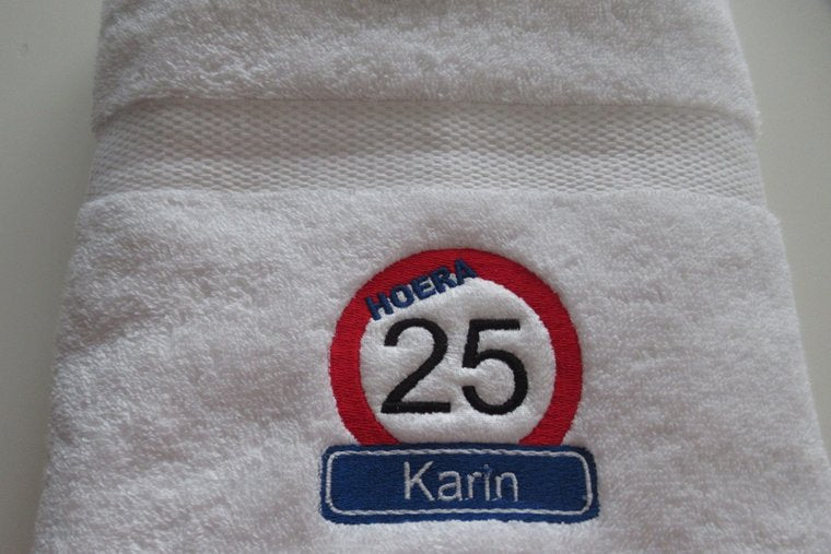 Halve Sarah 25 jaar handdoek met naam