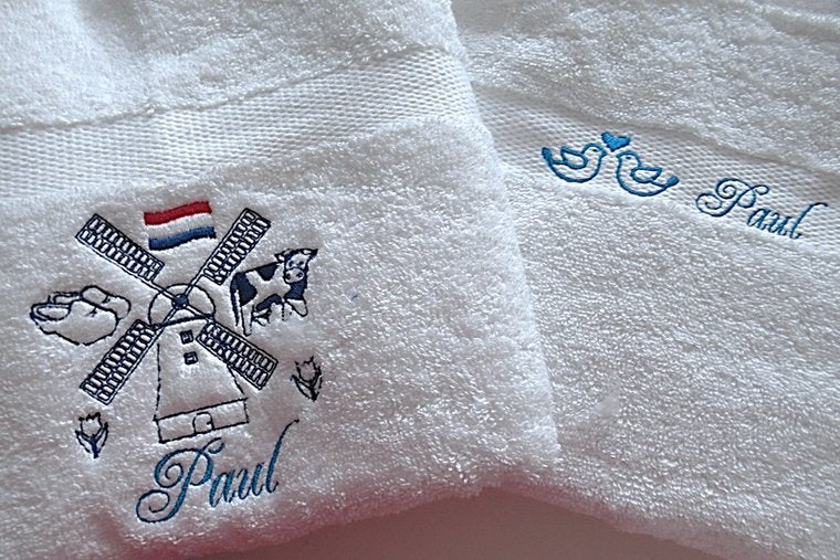 Handdoek met Molen en Naam een Typisch Nederlands Cadeau