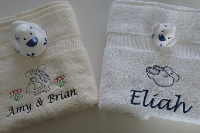 Delfts Blauw Cadeau – Handdoek met Naam en Hollandse Symbolen