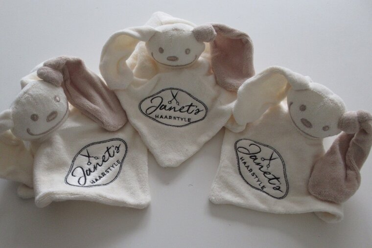 Knuffelpoppetje met Logo