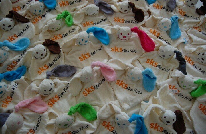 Knuffelpoppetje met Logo