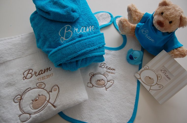 Handdoek met eigen afbeelding of geboortekaartje