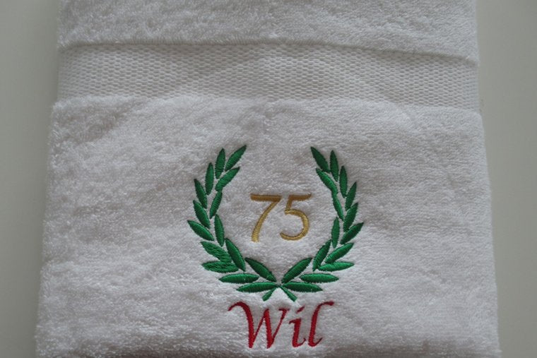 Handdoek met naam en leeftijd in lauwerkrans