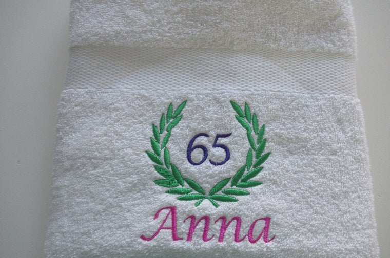 Handdoek met naam en leeftijd in lauwerkrans