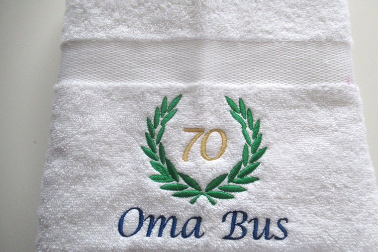 Handdoek met naam en leeftijd in lauwerkrans