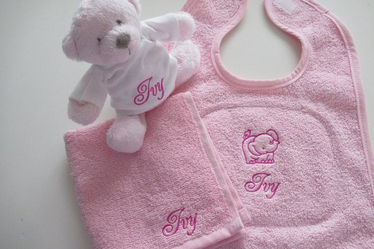 Mini knuffelbeertje met naam roze of blauw