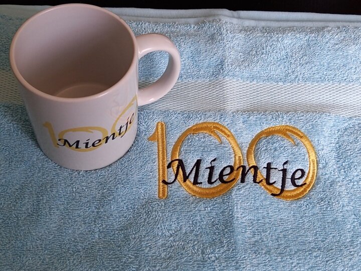 100 jaar cadeau met naam en leeftijd